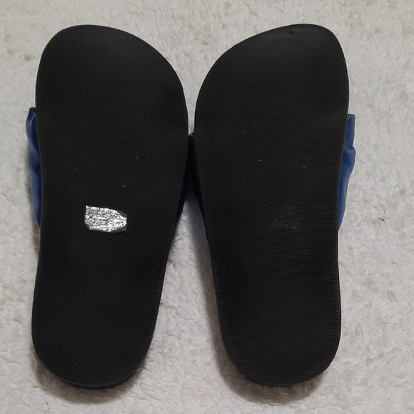 Very Volatile Black and Blue Knot Slide Sandals - Picture 5 of 6